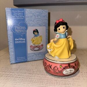 2009 Precious Moments Disney Snow White “Once Upon A Time” music box 893503
